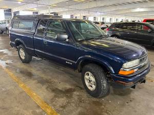 lot 14 image: 2003 Chevrolet S-10 LS 4x4