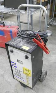 lot 4 image: NAPA 225A 12V Battery Charger and Starter