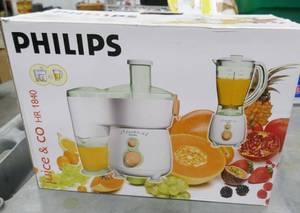 lot 13 image: Philips Juicer and Blender HR1840
