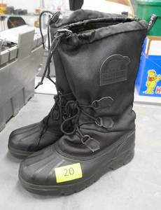 lot 20 image: Sorel winter boots size 11