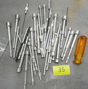 lot 35 image: Large group of nut drivers