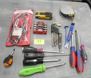 lot 51 image: Screwdrivers, engine stethoscope, hex wrenches, nut driver set