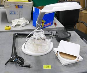 lot 66 image: Jewelers repair light with bendable arms and magnifier