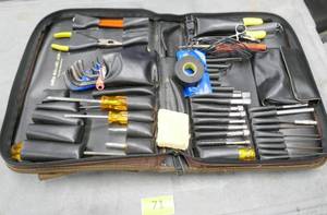 lot 71 image: Briefcase tool kit