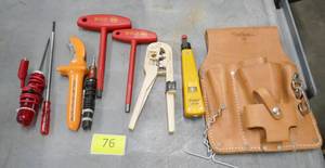 lot 76 image: Electrician items, linemans knife, testers, Wiha hex driver, wire crimper, punch block tool, tool belt