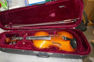 lot 94 image: Lightweight learner violin