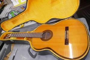 lot 95 image: Classical guitar - could not find a maker on it