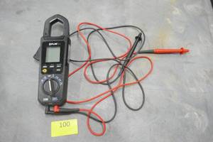 lot 100 image: Flir CM74 clamp multimeter