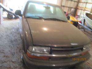 1998 Chevy S10 LS truck. Possibly for pa...