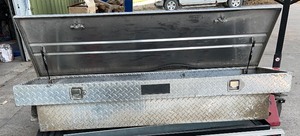 lot 194 image: Aluminum Truck Tool Box