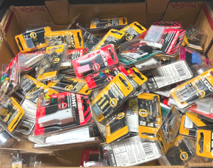 lot 266 image: Assorted Packs of Automotive Fuses (100 pks)