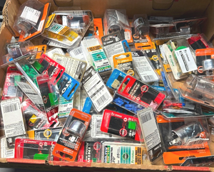 lot 268 image: Assorted Packs of Automotive Fuses (100 pks)