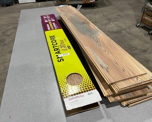 lot 573 image: Flooring