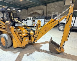 lot 48 image: Case D100XR Backhoe Attachment