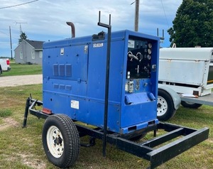 lot 57 image: Miller Big Blue 402P Engine Drive Generator Welder on Trailer