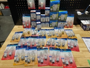 lot 16 image: Assorted Light Bulbs