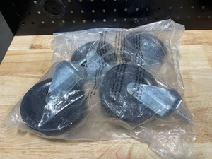 lot 80 image: Set of 4 - 4 Casters