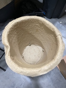 lot 86 image: Large Pulp Pots