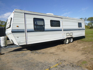 lot 7 image: 1994 Dutchman Camper Trailer
