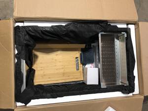Glacier Bay Zero Radius Undermount 18G Stainless Steel 32 in. Single Bowl Workstation Kitchen Sink with Accessories    Customer Returns See Pictures