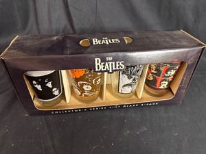 lot 322 image: The Beatles Collectors Series Pint Glasses 4-Pack 12oz - Set of Four New in Box