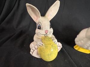 lot 336 image: Vintage 1980s Ceramic Bunnies and Duck
