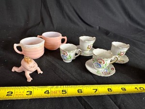 lot 351 image: Miniature Tea Set and Vintage Hazel Atlas Pastel Childs Creamer and Cup