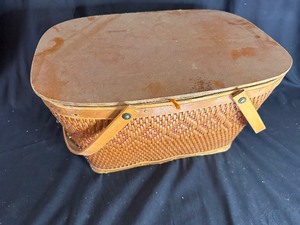 lot 367 image: Vintage Redmon Picnic Basket - Good Condition