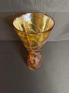 lot 422 image: Vintage MCM Iridecent Yellow Veined Art Glass Vase 13H