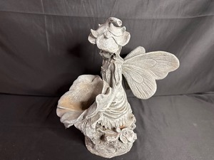 lot 432 image: Garden Fairy