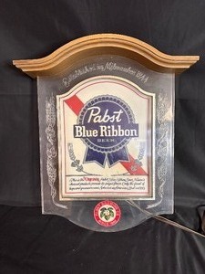 lot 455 image: Vintage 1981 Pabst Blue Ribbon Crystal Heritage Acrylic Lighted Sign - Not Tested