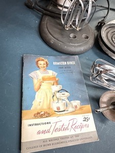 lot 487 image: Variety of Vintage Stand Mixers