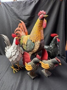 lot 498 image: Set of Vintage Rooster Dcor