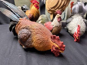 lot 499 image: Set of Vintage Rooster Dcor