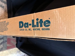 lot 399 image: Da-Lite Projector Screen