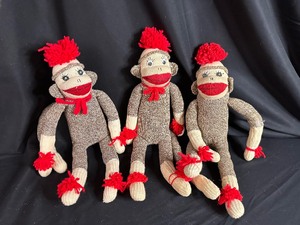 lot 389 image: 4 Vintage Sock Monkeys