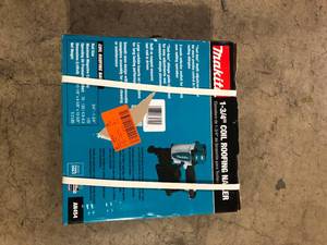 Makita 1-34 in. 15° Roofing Coil Nailer Customer Returns See Pictures