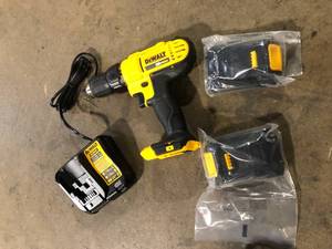 DEWALT 20V MAX Cordless 12 in. DrillDriver, (2) 20V 1.3Ah Batteries, Charger and Bag    Customer Returns See Pictures