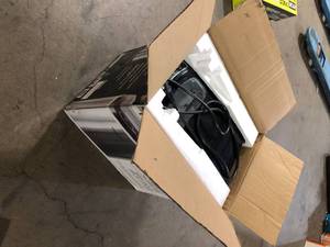 Magic Chef 27 lbs. Portable Countertop Ice Maker in Stainless Steel   Customer Returns See Pictures