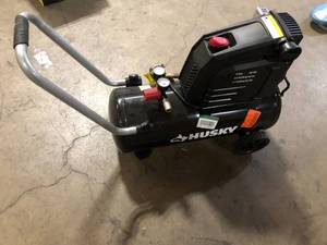 Husky 8G 150 PSI Hotdog Air Compressor Customer Returns See Pictures