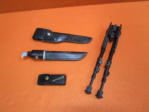 lot 26 image: Shooting Sticks, Buck Knives, Leatherman