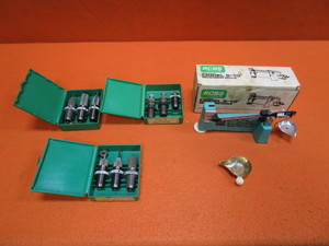 lot 60 image: Re-Loading Dies & Scale
