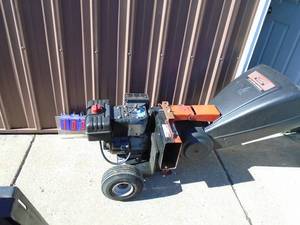 lot 103 image: MTD chippershredder. Used condition. Tested & works. As shown.