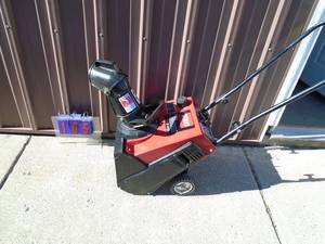 lot 105 image: Toro 2 cycle snow thrower. Used condition. As shown.