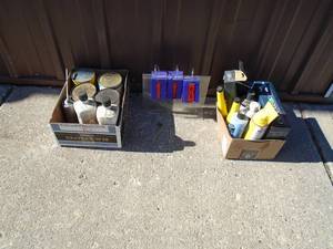 lot 118 image: Qty of 2 flats automotive chemicals. As shown.