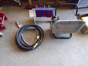 lot 125 image: LP catalytic heater with 2 hoses. As shown.
