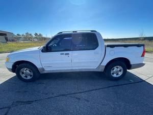 lot 21 image: 2002 Ford Explorer Sport Trac Value - 4X4