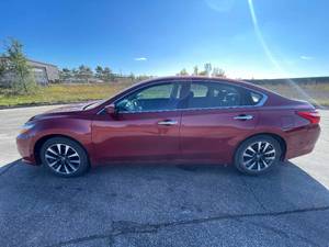 lot 7 image: 2016 Nissan Altima 2.5 SV - 2 OWNERS - 94,514 MILES