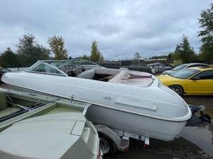 lot 25 image: 1996 Dynasty Boat White