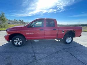lot 9C image: 2005 Dodge Ram 1500 ST - 4X4